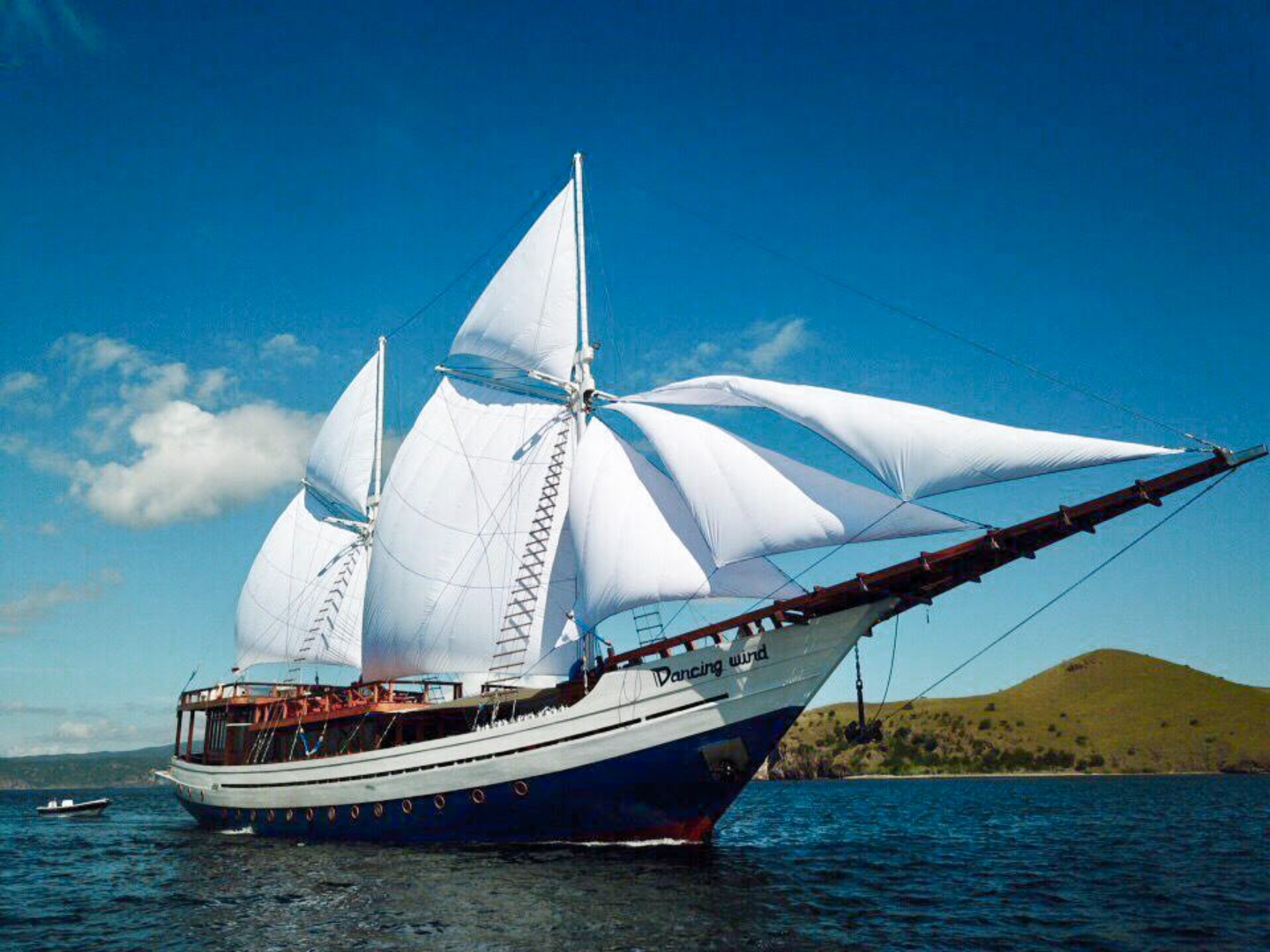 Dancing Wind liveaboard, Indonesia